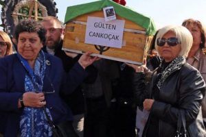 Şair ve yazar G&uuml;lten Akın, son yolculuğuna uğurlandı