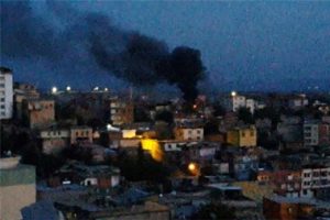 Diyarbakır'da sokağa &ccedil;ıkma yasağı s&uuml;r&uuml;yor