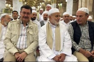 G&ouml;k&ccedil;ek ve Topbaş Medine'de ş&uuml;k&uuml;r namazı kıldı