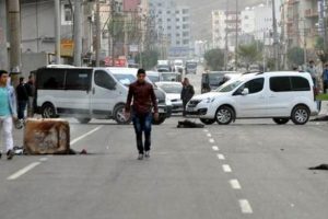 Şırnak'ta yol kesen ter&ouml;ristlere tepki