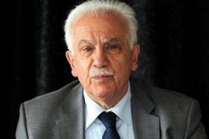 Perin&ccedil;ek'ten Yunan Bakan Filis'e "soykırım yoktur" tebriği