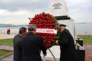 Sarıkamış deniz şehitleri anısına denize &ccedil;elenk bırakıldı