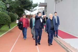 Aziz Yıldırım'dan ilk adım