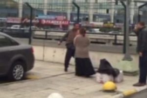 Bilet kesilmeyince ortalığı birbirine kattı