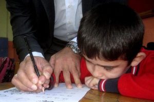 Her şey k&uuml;&ccedil;&uuml;k Mustafa'nın konuşması i&ccedil;in