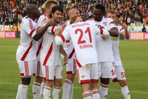 Sivasspor 3 puanı 3 golle aldı