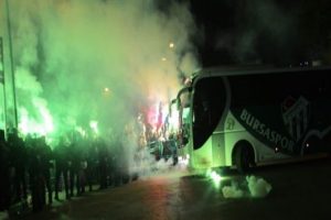 Bursaspor'a meşaleli karşılama