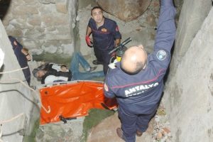 Falezlerden d&uuml;şt&uuml;, polisi kendi aradı