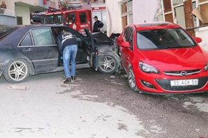 Silahlı saldırıda yaralanan 2 kişiye, hastaneye giderken de ateş a&ccedil;ıldı