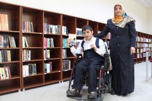 26 yaşında roman yazdı