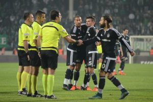 Beşiktaş, zirveyi bırakmıyor