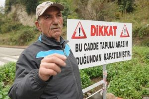 3 şeridini kapattığı yolu tamamen trafiğe kapattı
