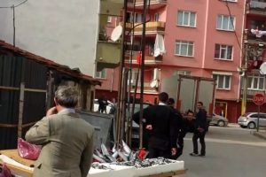 Bursa'da zabıtaya bı&ccedil;aklı saldırı!