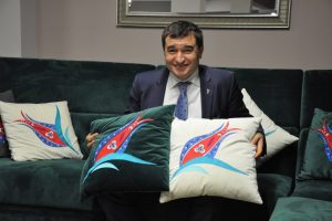 Bursa'da 'ulu' koltuğun ilk m&uuml;şterisi Vali oldu