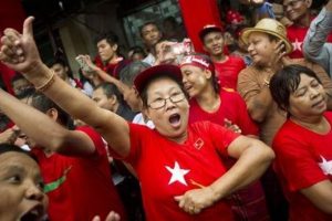 Myanmar'da muhalefet zafere doğru koşuyor