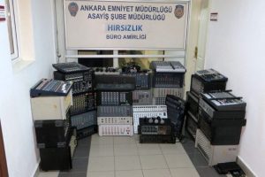 1 ayda 38 caminin ses sistemini &ccedil;aldılar