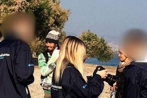İsve&ccedil;'teki ırk&ccedil;ı parti adada bildiri dağıtıyor