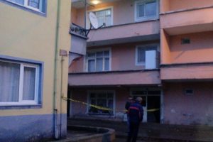 Zonguldak'ta balkondan d&uuml;şen kişi &ouml;ld&uuml;
