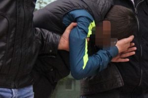 16 yaşındaki &ccedil;ocuk uyuşturucu ticaretinden tutuklandı