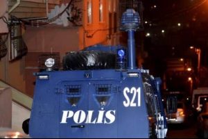 İstanbul Okmeydanı'nda ter&ouml;r operasyonu: Bir polis yaralı