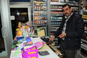 &Ccedil;aldığı para ile aldığı i&ccedil;eceğin parasını &ouml;dedi