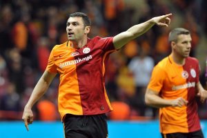 Burak artık &ccedil;antayı topluyor!