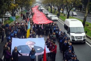 1001 metrelik T&uuml;rk bayrağı a&ccedil;ıldı
