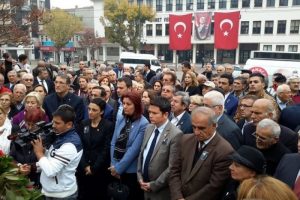 Bursa CHP B&uuml;y&uuml;k &Ouml;nder Atat&uuml;rk'&uuml; saygı ve minnetle andı