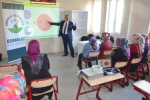 Bursa'da ailelere &ccedil;ocuk gelişimi semineri