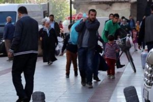 O ilde halk PKK'ya isyan bayrağı a&ccedil;tı