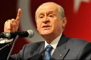 Bah&ccedil;eli'den sert s&ouml;zler: Ne id&uuml;ğ&uuml; belirsiz adamın...