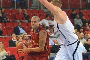 Galatasaray, &ouml;n&uuml;ne geleni eziyor!