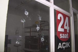 Kocaeli'de kullanılmayan iş yerini kurşunladılar!
