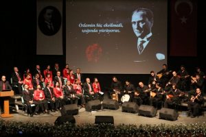 'Bir Başka Atat&uuml;rk' konseri mest etti...