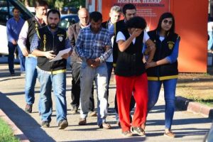 Tarım iş&ccedil;isi kadınlara fuhuş yaptırmışlar