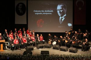 Bursa Nil&uuml;fer'de 'Bir Başka Atat&uuml;rk' konseri mest etti