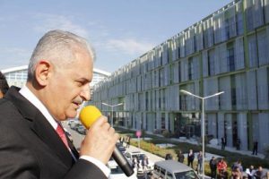 Binali Yıldırım: İzmir kimsenin kalesi değildir, milletin kalesidir