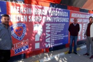 Mersin'de taraftarlardan afişli destek &ccedil;ağrısı