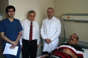 Sırtındaki dev t&uuml;m&ouml;r &ccedil;ıkarıldı, sağlığına kavuştu