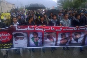 Kabil'de binlerce kişi IŞİD ve Taliban'ı protesto ediyor