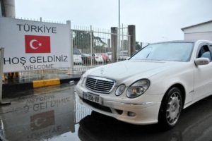 Yabancı plakalı ara&ccedil;lara 2 yıl s&uuml;re verilmesi sevindirdi