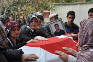 Kayıp denizcinin cenazesi bir yıl sonra defnedildi
