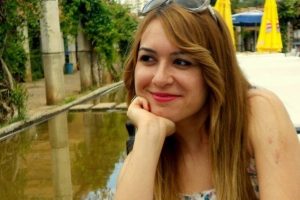 Gen&ccedil; &ouml;ğretmen otelin 3. katından atlayarak intihar etti