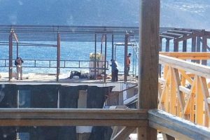 Belediye yıkım i&ccedil;in alet bulamadı ka&ccedil;ak Meis Otel kat kat y&uuml;kseldi