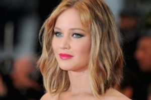 Jennifer Lawrence yere kapaklandı...