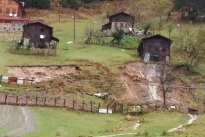 Turizm cennetini fırtına ve sel vurdu