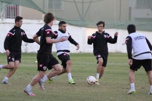 İstifa eden Ey&uuml;p Arın oyuncularla vedalaştı