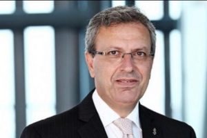 &Uuml;nl&uuml; bankacıdan gen&ccedil;lere dolar tavsiyesi