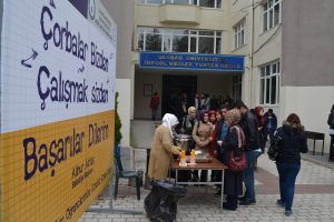 Bursa'da &uuml;niversite &ouml;ğrencilerine bir &ccedil;orba da İneg&ouml;l'den