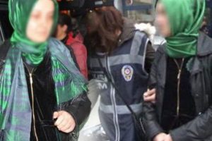 Manisa'da g&ouml;zaltına alınan baş&ouml;rt&uuml;l&uuml; ş&uuml;pheliler bu kez kelep&ccedil;esiz